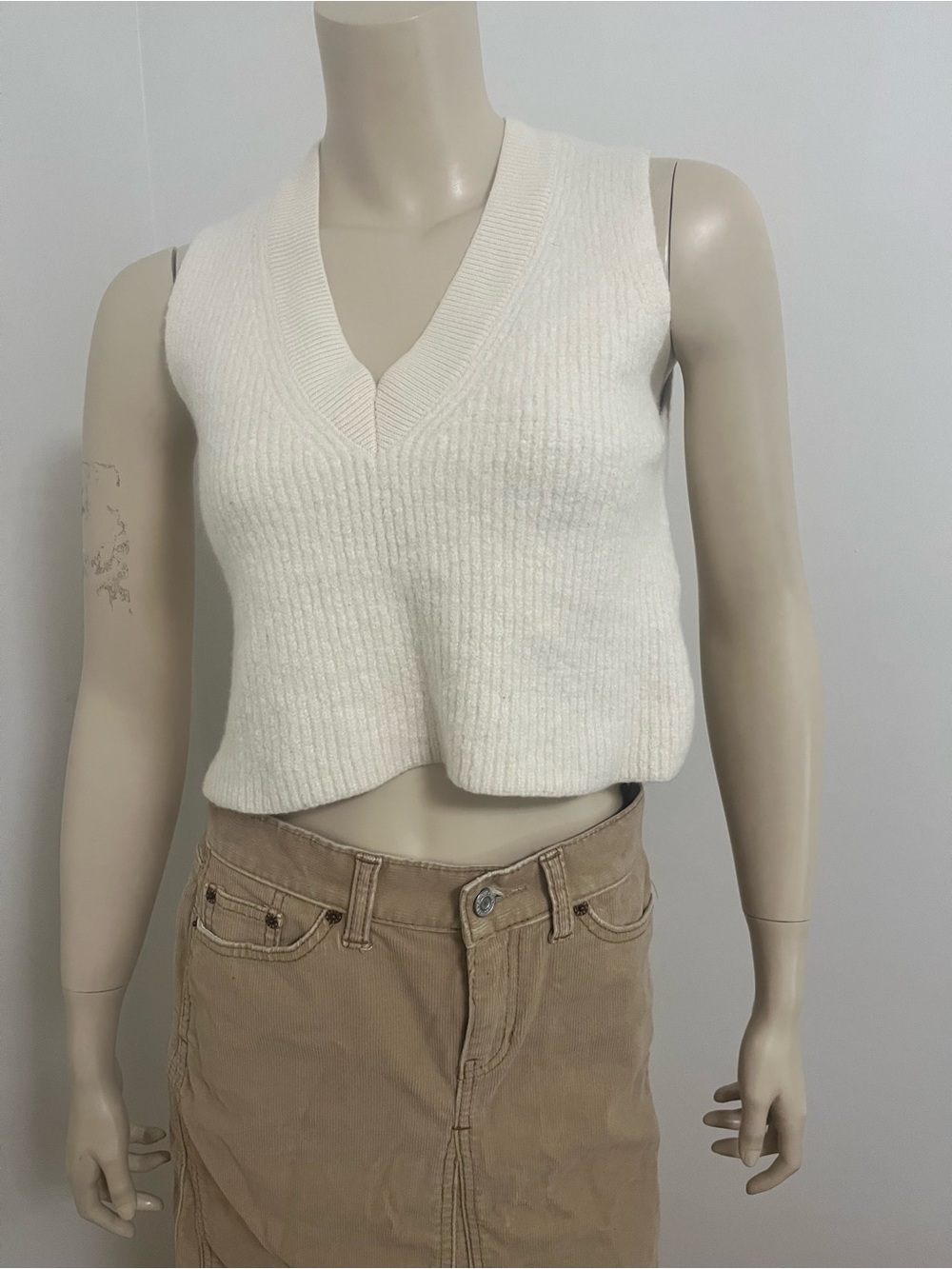 Cropped V-Neck Ribbed Knit Sweater Vest in Cream